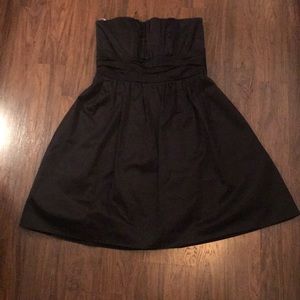 Strapless sweetheart neckline with Pleated Detail